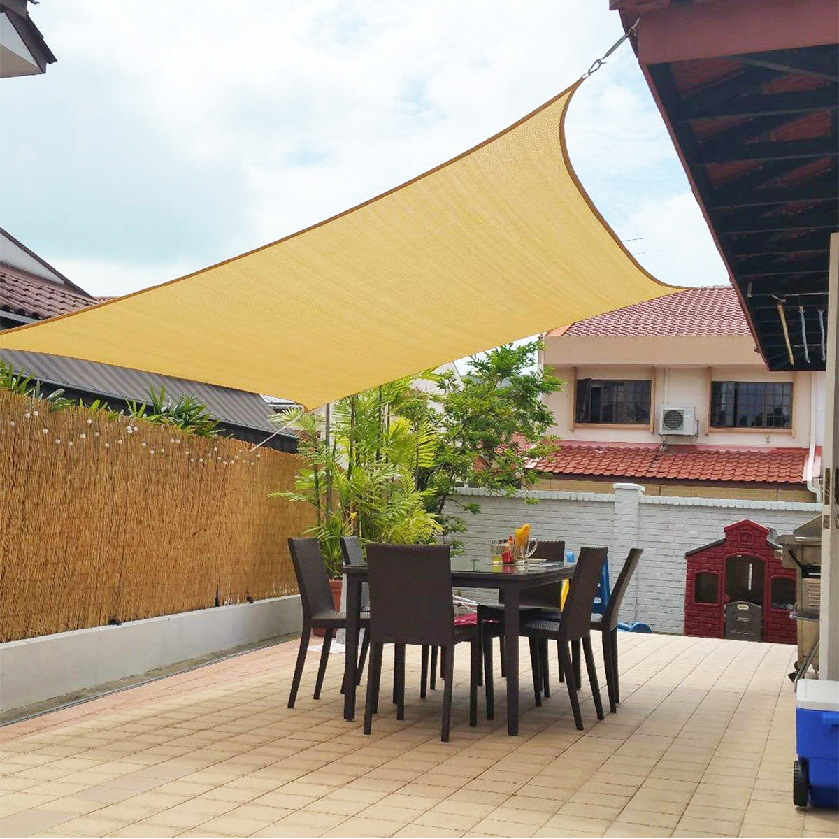 Sunshade Pro – UV-Blocking, Water-Repellent Shade Sail for Outdoor Comfort