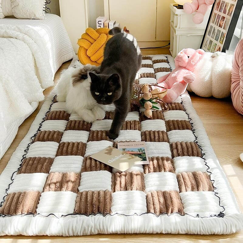 GardenGuard – Stylish Sofa Protector with Quilted Design & Non-Slip Backing